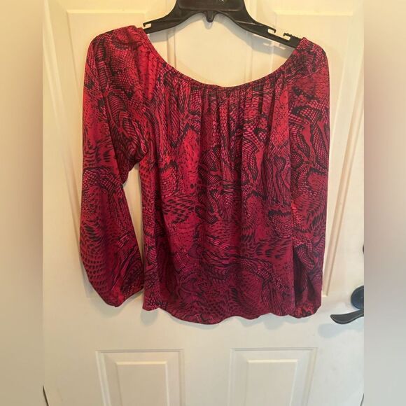 White House Black Market Red and Black Python Print Off the Shoulder Top size XS - Picture 4 of 5